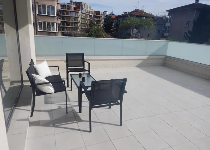 Sunshine Terrace 아파트