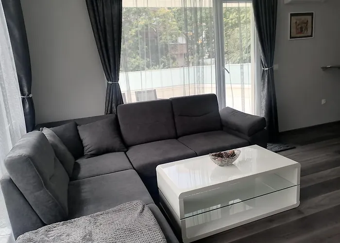 Sunshine Terrace 아파트